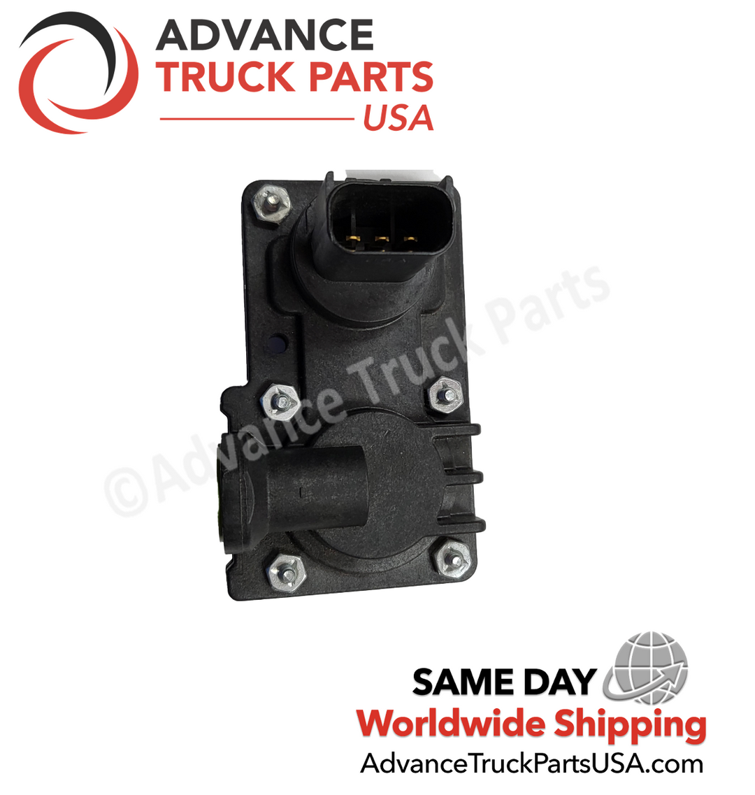 Advance Truck Parts Detroit Diesel S60 differential pressure sensor displaying a studio overview of the 3-pin connector and sensor housing 