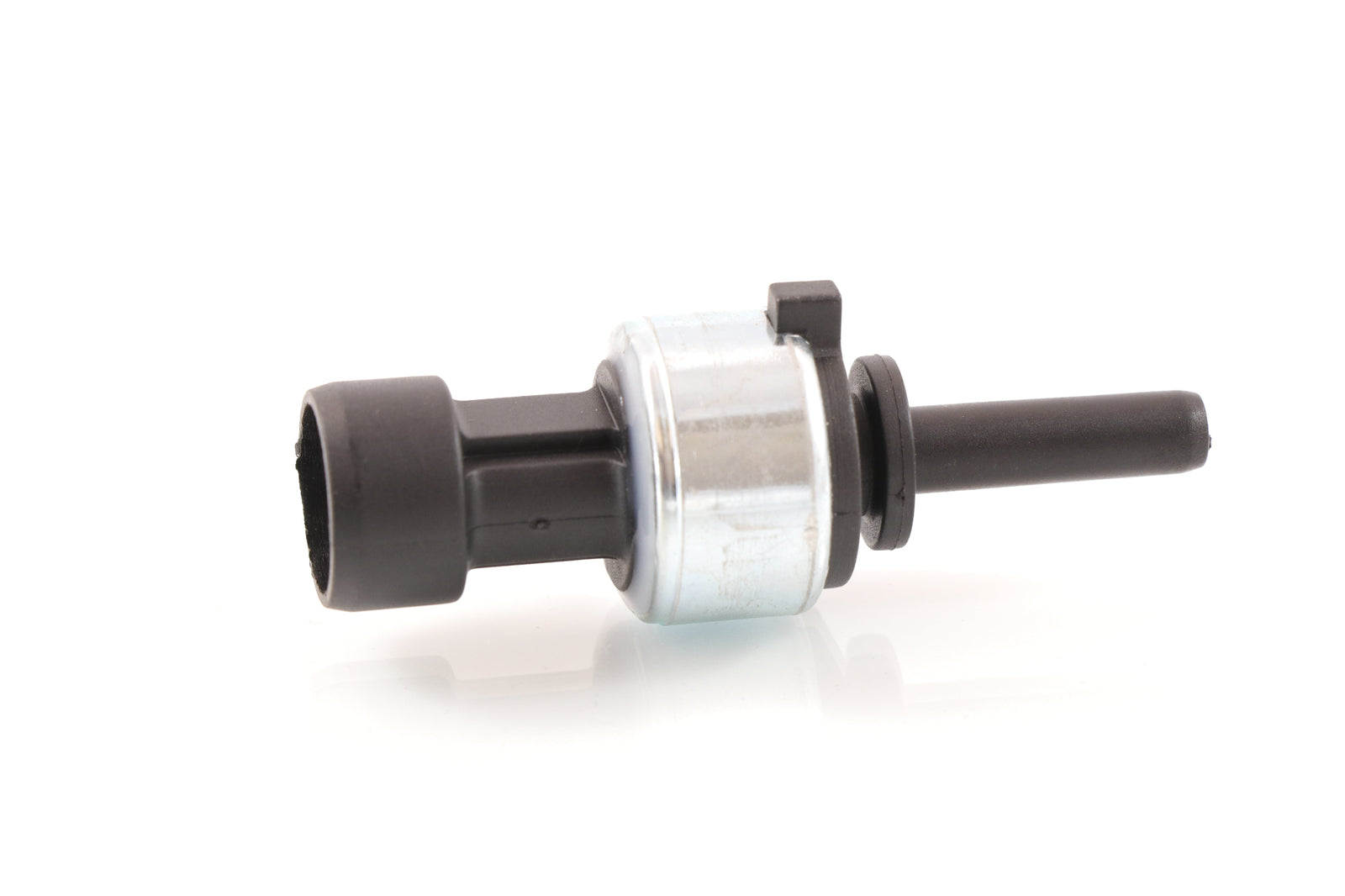 Advance Truck Parts USA Q21-1040 Kenworth air pressure switch showing a clean studio view of the cylindrical housing and threaded port on a plain white background