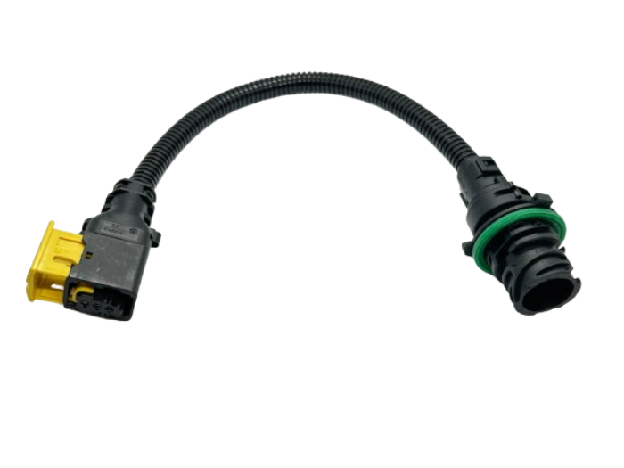 Advance Truck Parts USA W094256 3-pin harness connector showing a clean studio view of the corrugated loom, yellow locking tab, and green O-ring seal on a plain white background