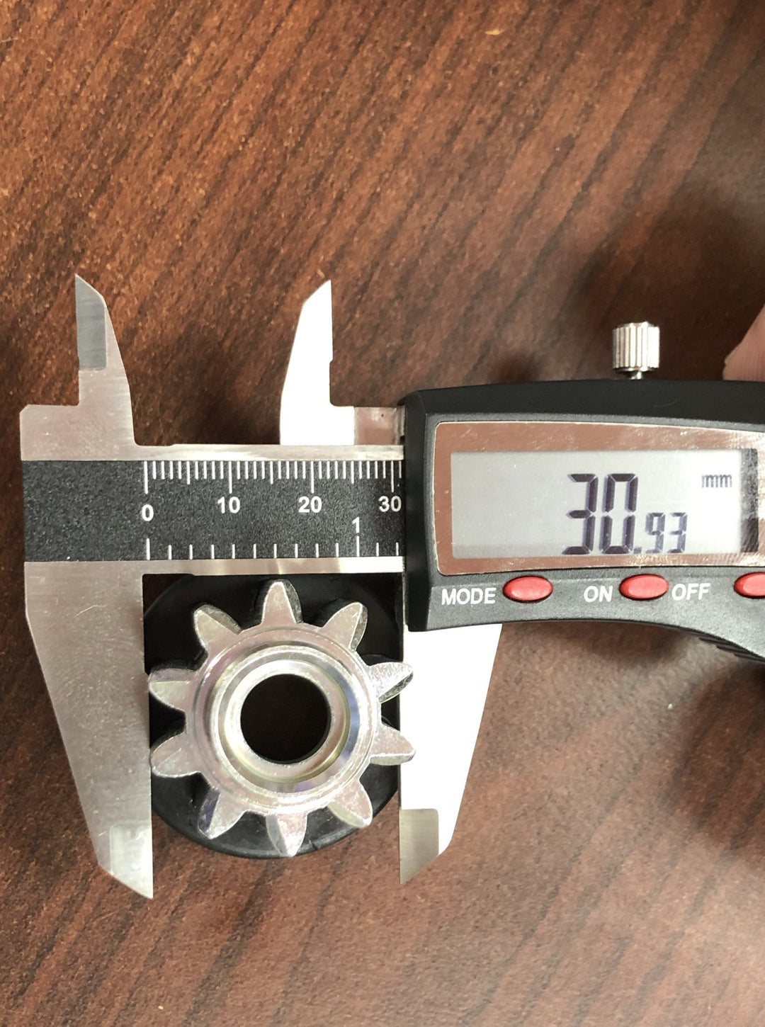 Digital caliper measuring the outer diameter of the starter drive bendix gear